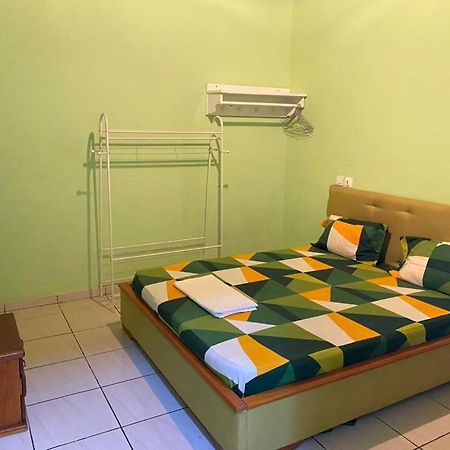 Cave Royale - Chambres-Studios-Apparts Meubles - Logpom Hopithal Des Soeurs Apres Camara Laye Douala Exterior foto