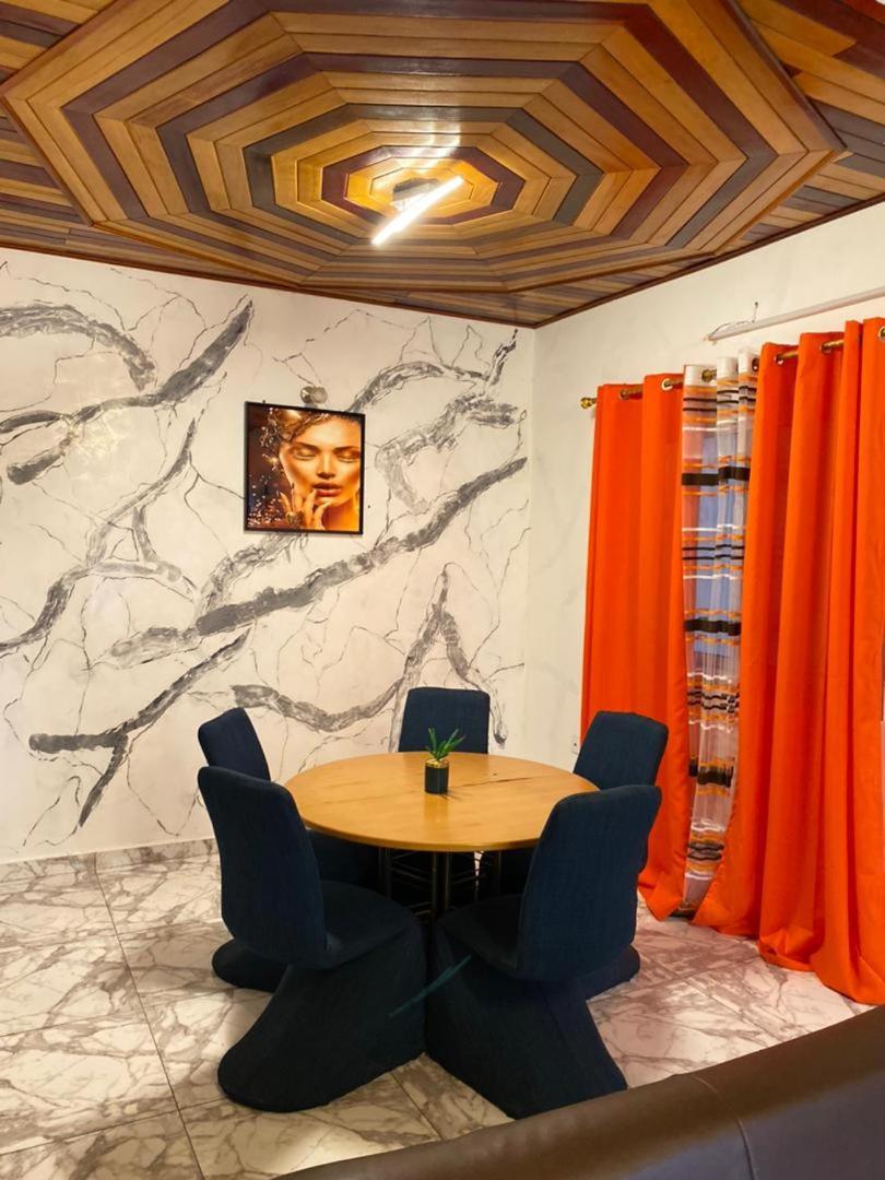 Cave Royale - Chambres-Studios-Apparts Meubles - Logpom Hopithal Des Soeurs Apres Camara Laye Douala Exterior foto