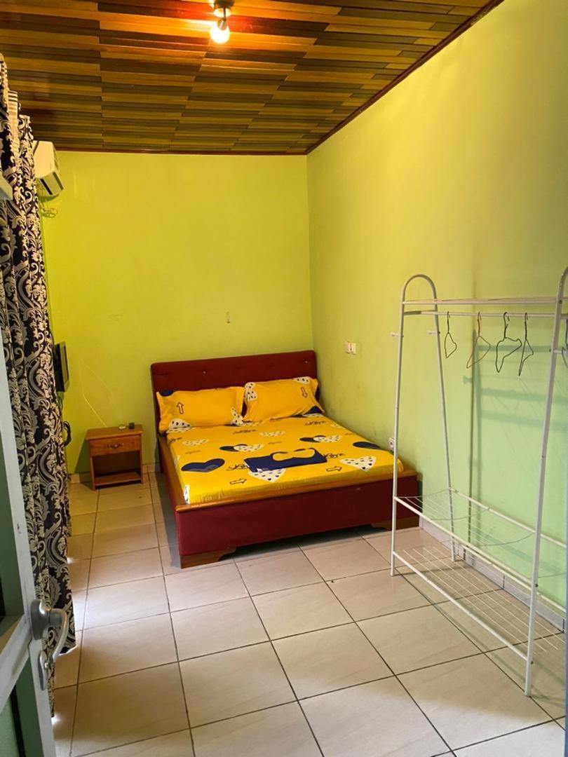 Cave Royale - Chambres-Studios-Apparts Meubles - Logpom Hopithal Des Soeurs Apres Camara Laye Douala Exterior foto
