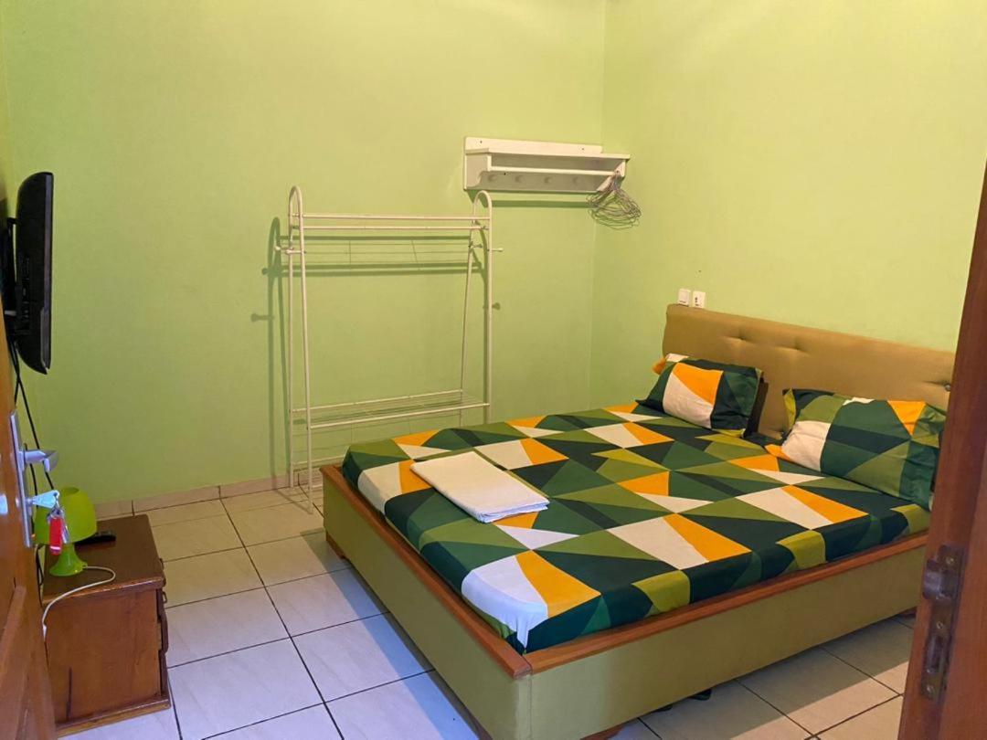 Cave Royale - Chambres-Studios-Apparts Meubles - Logpom Hopithal Des Soeurs Apres Camara Laye Douala Exterior foto